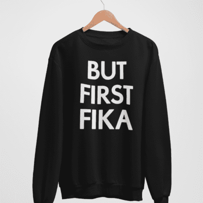 Sweatshirt - But First Fika (vit print)