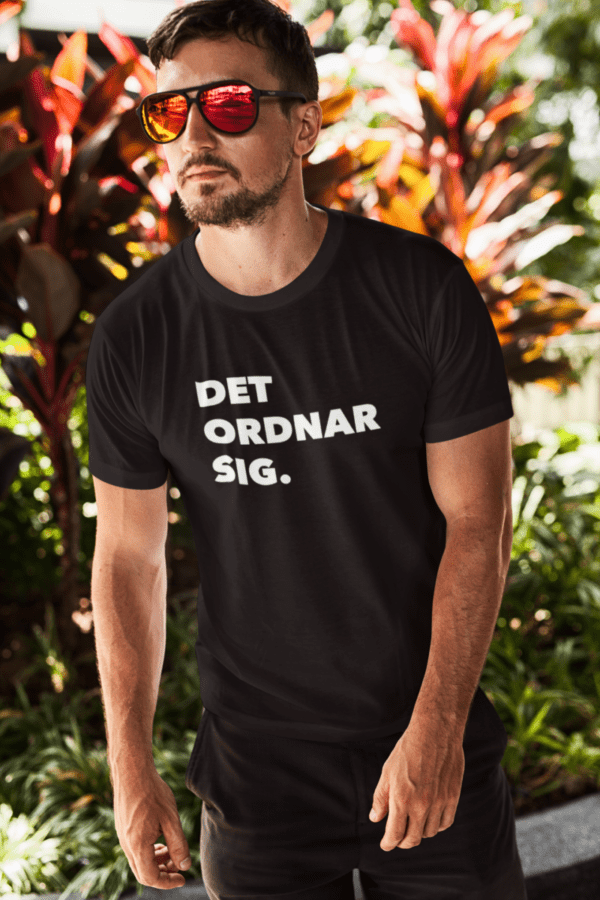 T-Shirt - Det ordnar sig (vit print)