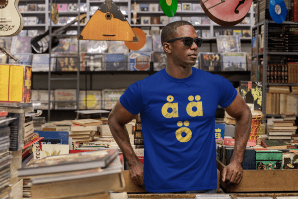 T-Shirt - Swedish letters (gul print)