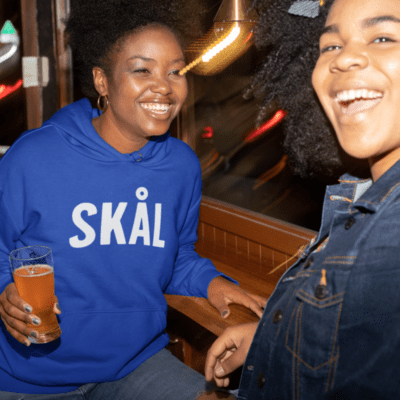 Hoodie - Skal (vit print)